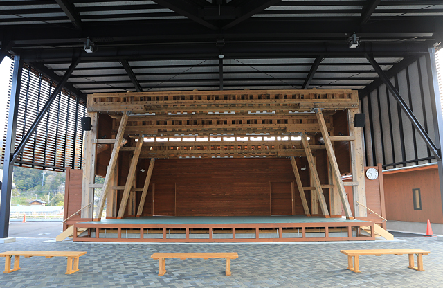 島根県大田市/道の駅ごいせ仁摩/イベントステージ